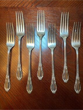 Vintage Enchantment Rogers 1881 Oneida Silver-Plated Dinner Forks - Set of 7